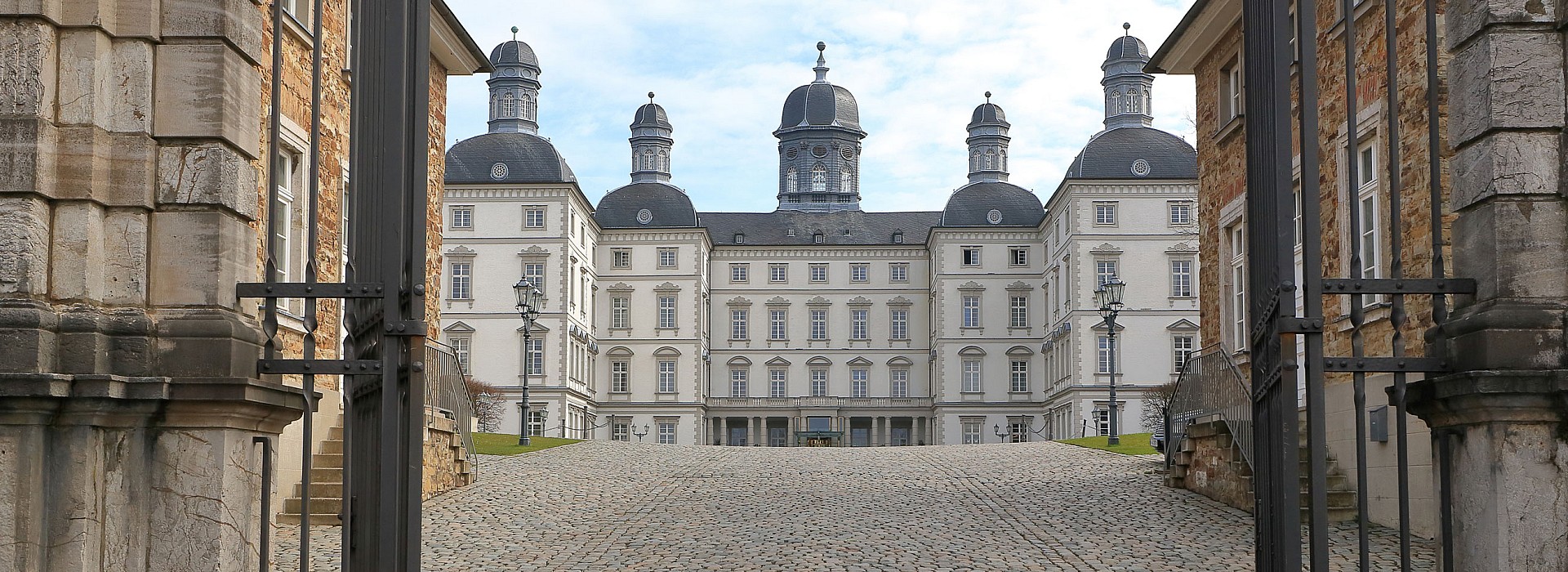 Symboldbild: Bergisch Gladbach - König Umzüge - Ihr Profi für Umzüge aller Art im Rheinland, dem Rhein-Erftkreis, Köln und Köln-Umland