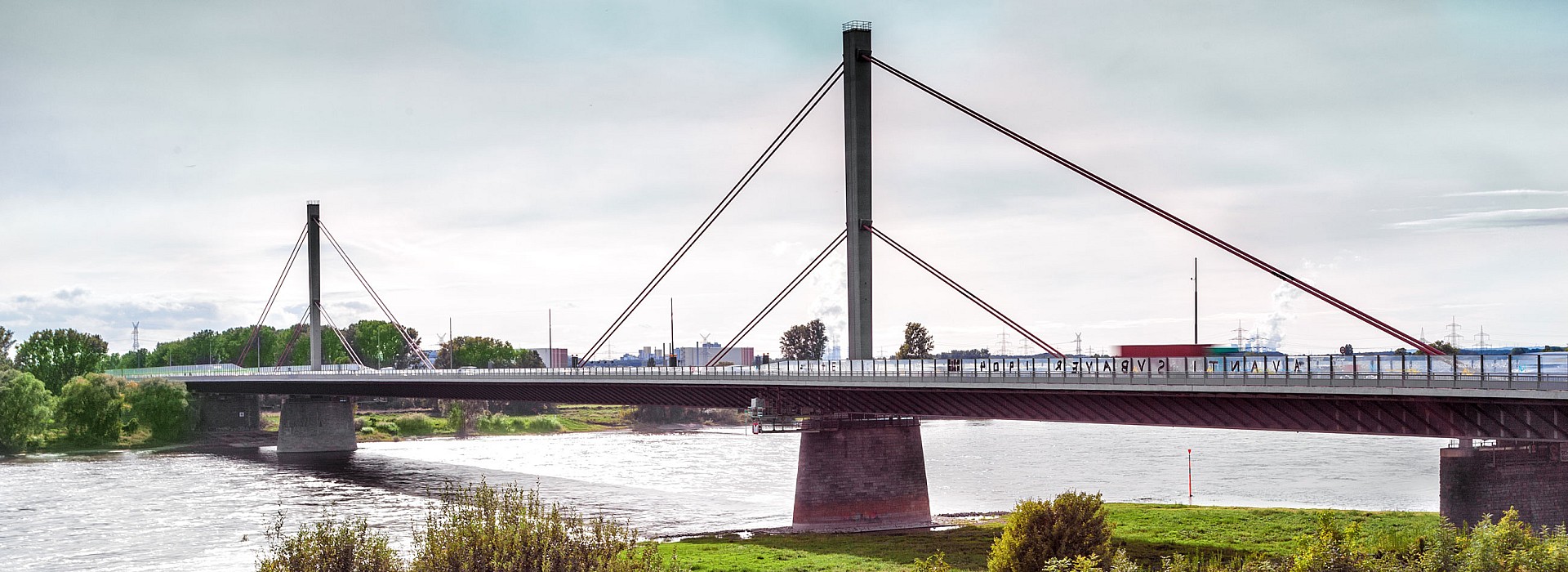 Symboldbild: Leverkusen - König Umzüge - Ihr Profi für Umzüge aller Art im Rheinland, dem Rhein-Erftkreis, Köln und Köln-Umland